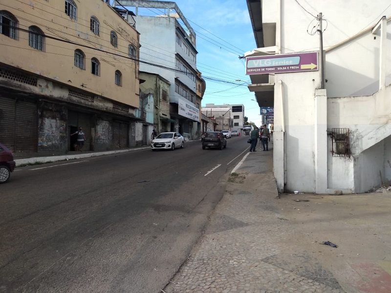 Autônomo foi baleado no meio da rua em São Torquato, Vila Velha. (Foto: Fábio Nunes/AT)
