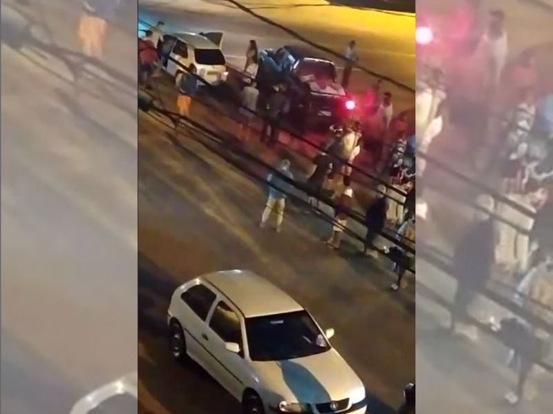 A vítima foi baleada em frente a uma lanchonete (Foto: Reprodução)