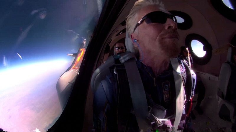 Bilionário Richard Branson no espaço (Foto: Reprodução/Twitter @richardbranson)