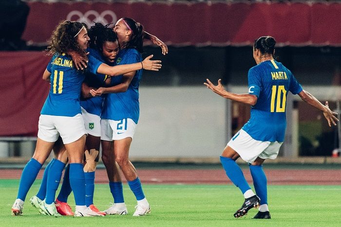 Jogadoras brasileiras comemoram gol contra a Holanda (Foto: Sam Robles / CBF)