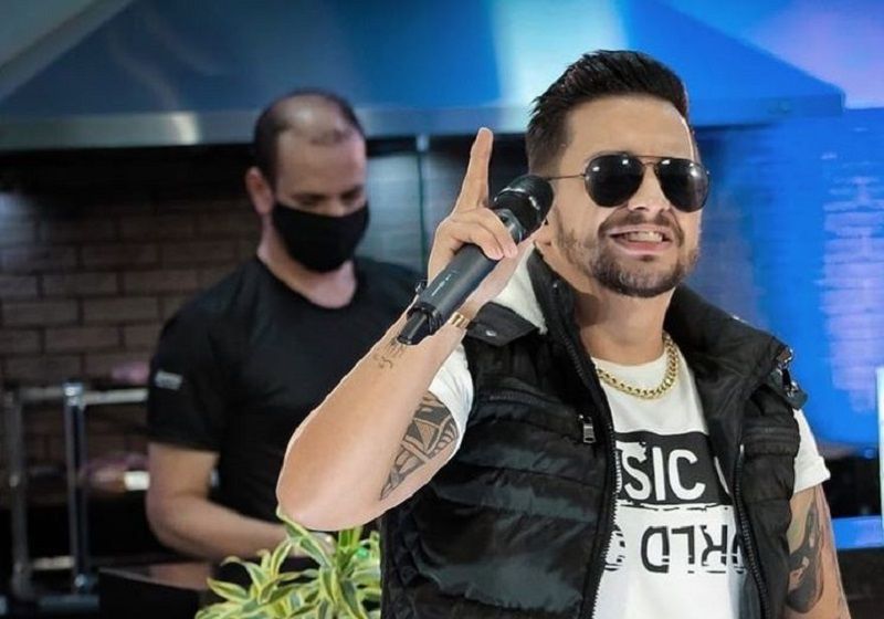 O cantor sertanejo de 37 anos estava intubado desde maio (Foto: Divulgação)