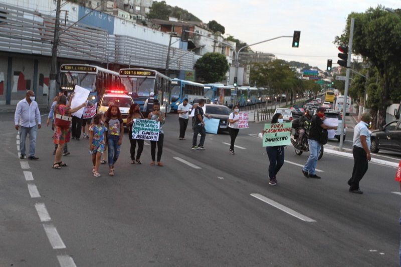 Cobradores fazem protesto na Avenida Vitória por volta ao trabalho (Foto: Antônio Moreira/AT)