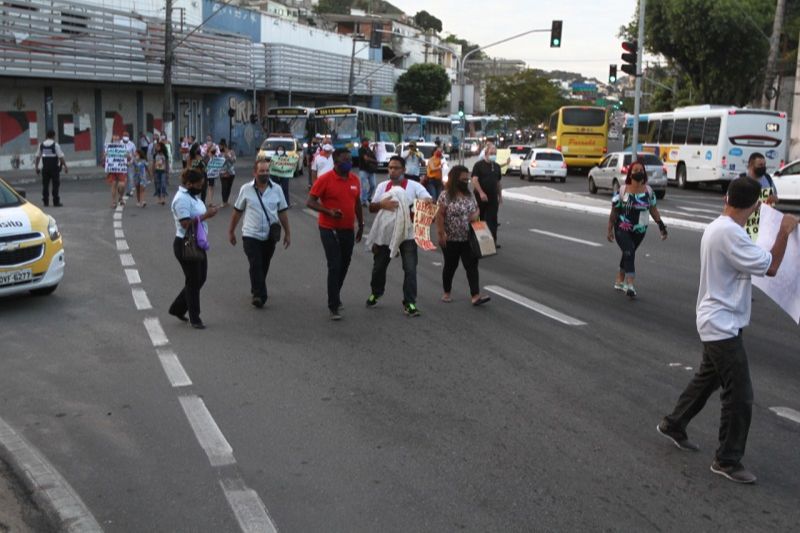Cobradores fazem protesto na Avenida Vitória por volta ao trabalho (Foto: Antônio Moreira/AT)