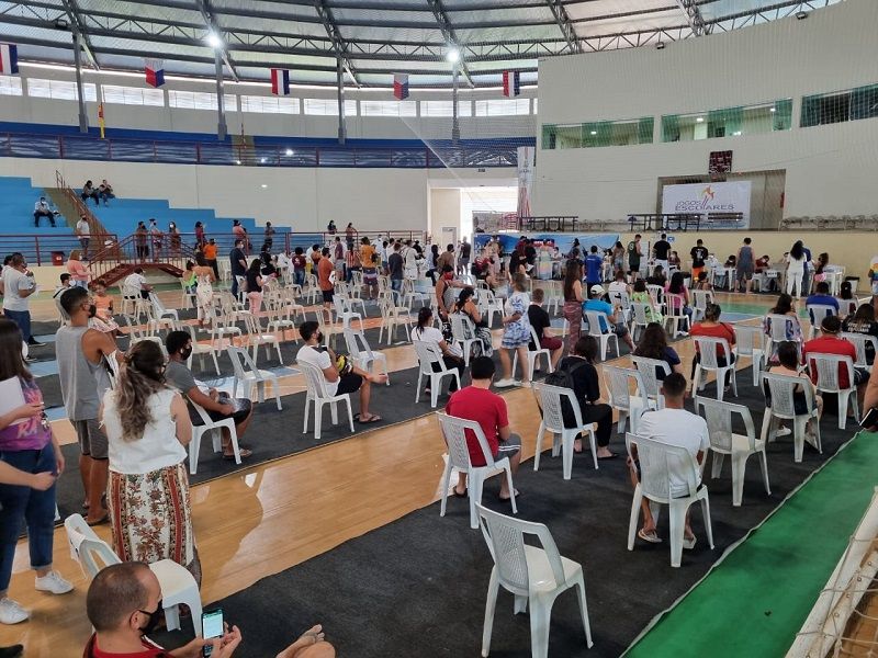 Complexo esportivo em Guarapari: vacinação contra Covid (Foto: Roberta Bourguignon)