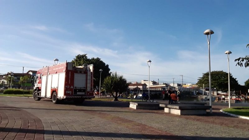 As vítimas estavam no mar próximo a um píer, quando uma delas desapareceu (Foto: Divulgação)