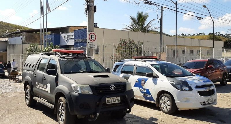 A operação resultou na apreensão de arma, drogas e prisão de 12 pessoas (Foto: Divulgação)