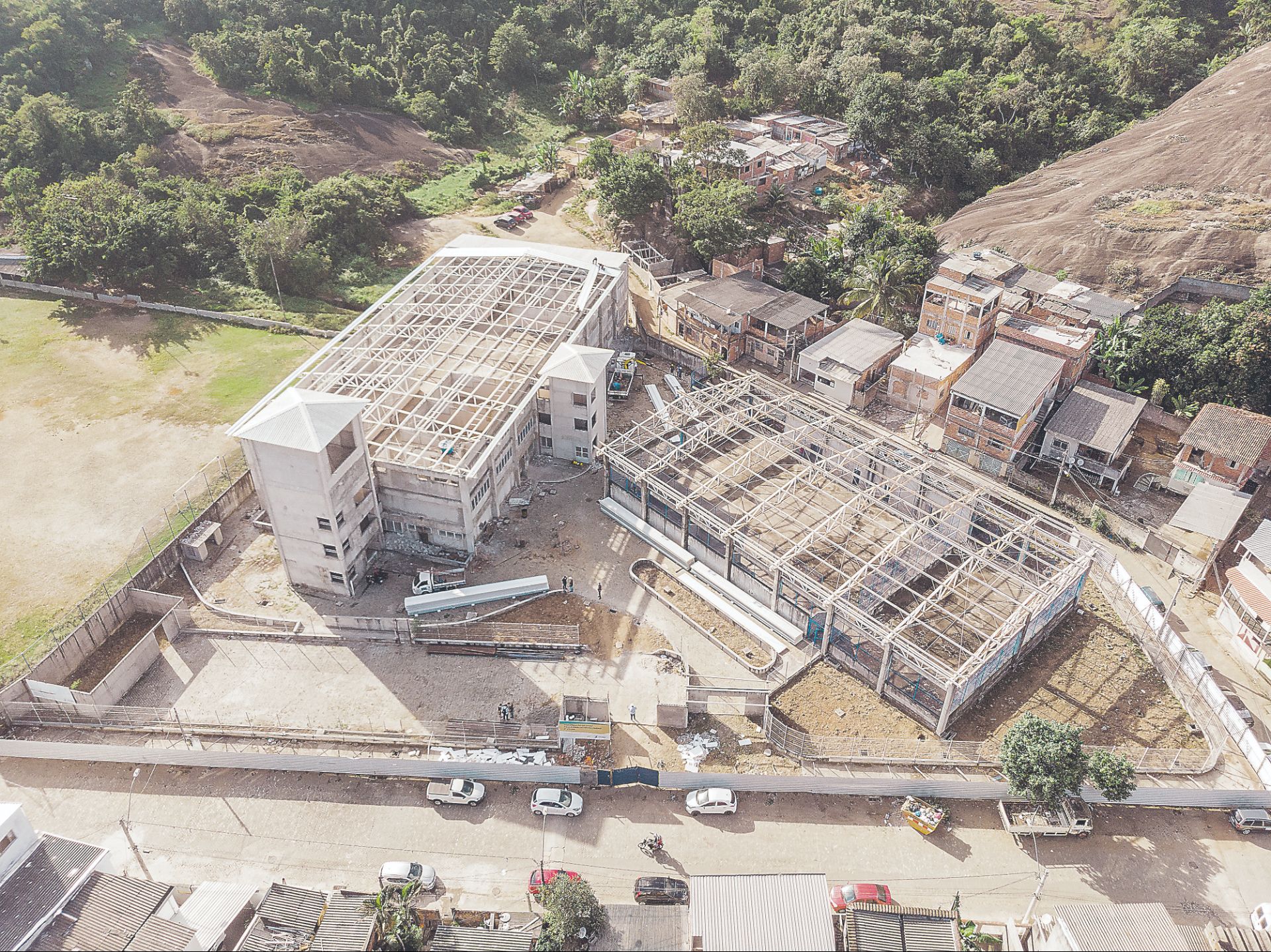 Escola Paulo Reglus Neves Freire, no bairro Inhanguetá, Vitória, em construção: serão 420 alunos por turno (Foto: Jansen Lube - PMV/ divulgação)