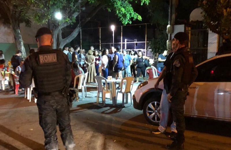 Duas festas clandestinas foram encerradas nos bairros Coqueiral de Itaparica e Planalto (Foto: Divulgação)