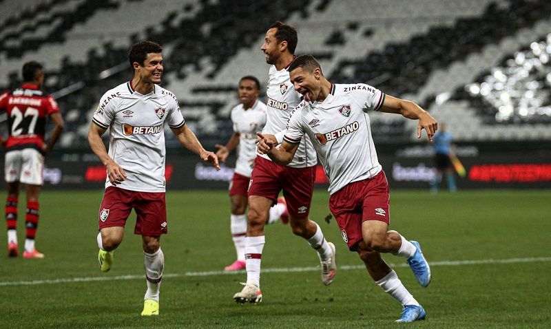 Jogadores comemoram gol contra o Flamengo (Foto: Lucas Merçon/Fluminense FC)