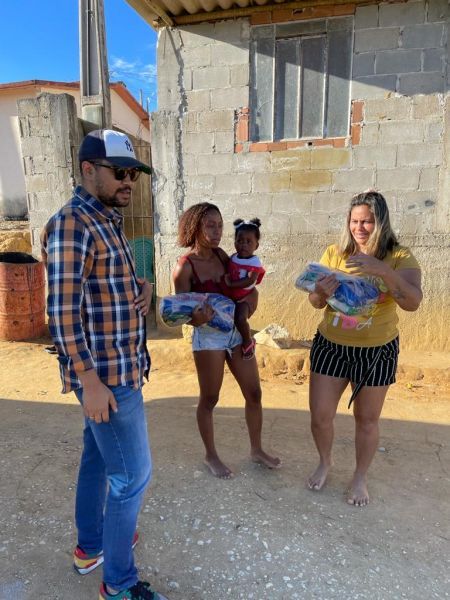 Secretário adjunto da Coordenação Estadual das Relações Brasil-China, Igor Emanuel da Silva Gomes, para o Projeto Social Villagindo para ser feliz, em Cachoeiro de Itapemirim
