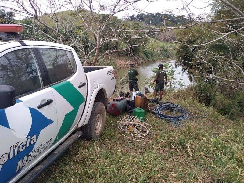 área do garimpo ilegal descoberto pela PM, às margens do Rio Itapemirim (Foto: Polícia Militar Ambiental/Divulgação)