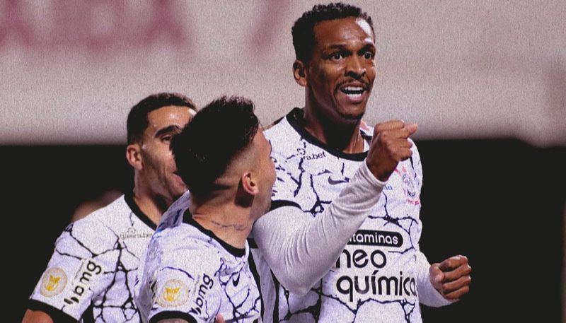 Jô decidiu a partida para o Corinthians (Foto: Reprodução / Twitter)