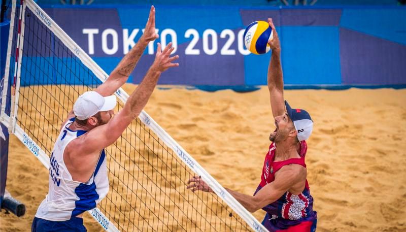 Lance da partida da dupla brasileira Alison / Álvaro Filho (Foto: Divulgação / FIVB)