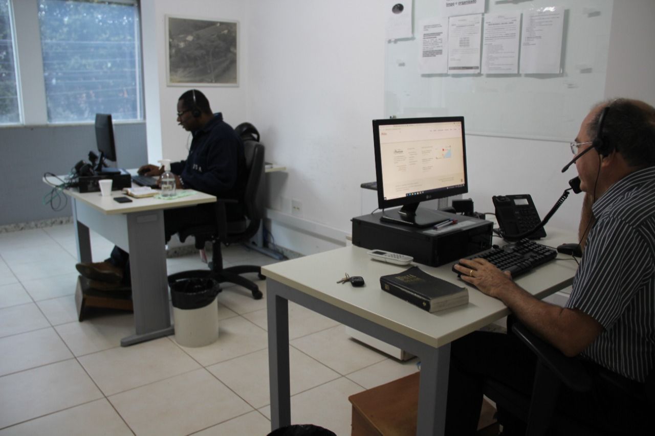 Central de teleatendimento: ligações são atendidas por pastores durante 24 horas, todos os dias