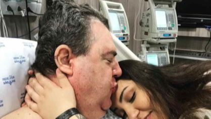 Nas fotos, o ator aparece com semblante feliz e emocionado. (Foto: Reprodução/Instagram)