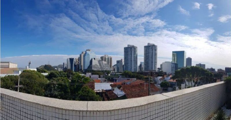 A nuvem gigante chamou a atenção no céu da Grande Vitória na manhã desta quarta-feira (07) (Foto: Rosa Duarte)