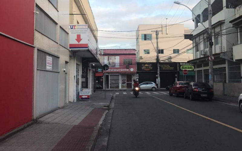 O crime aconteceu na Avenida Central, em Laranjeiras, na Serra (Foto: Jaciele Simoura)