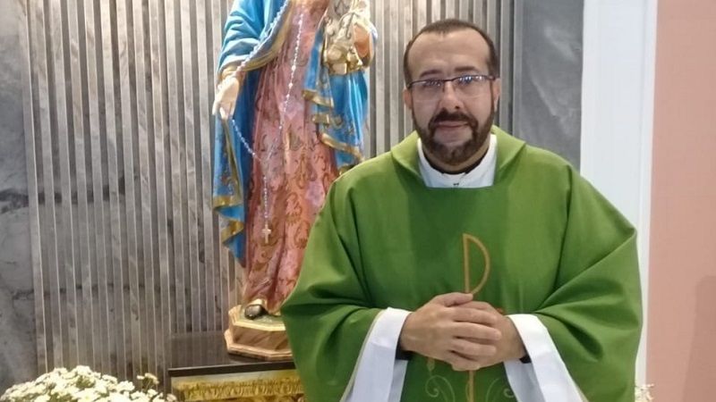 O pároco foi preso em cumprimento de mandado nesta quarta-feira (14) (Foto: Divulgação/ Redes Sociais)