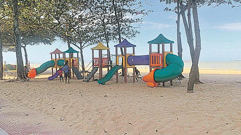 Novos brinquedos foram instalados em área de lazer da Praia de Itaparica, em Vila Velha. (Foto: FOTOS: Celso Araujo e Leticia Siqueira/PMVV)