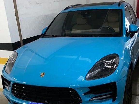 Carro de luxo apreendido pela Polícia Federal em Vitória. (Foto: Divulgação/PF-ES)
