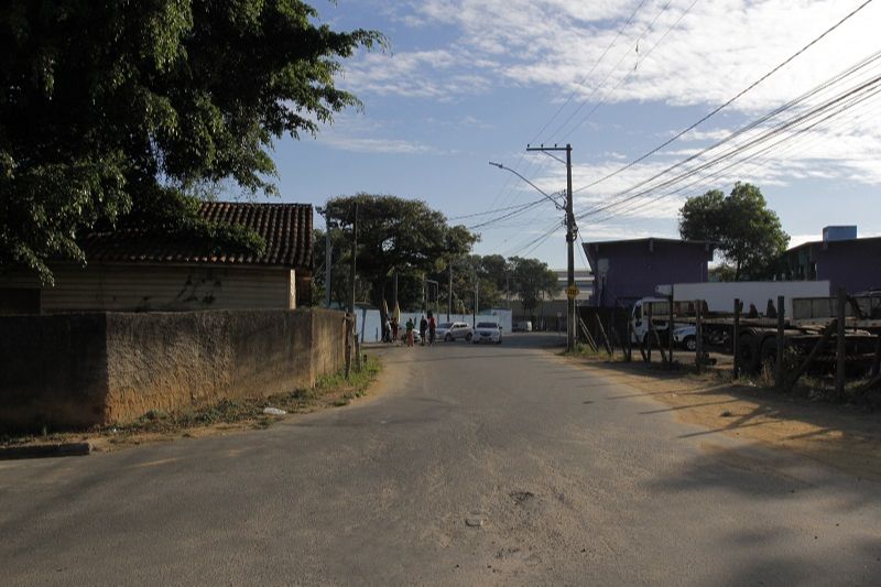 Rua em que aconteceu o crime, no bairro São Benedito em Vitória (Foto: Fábio Nunes/AT)