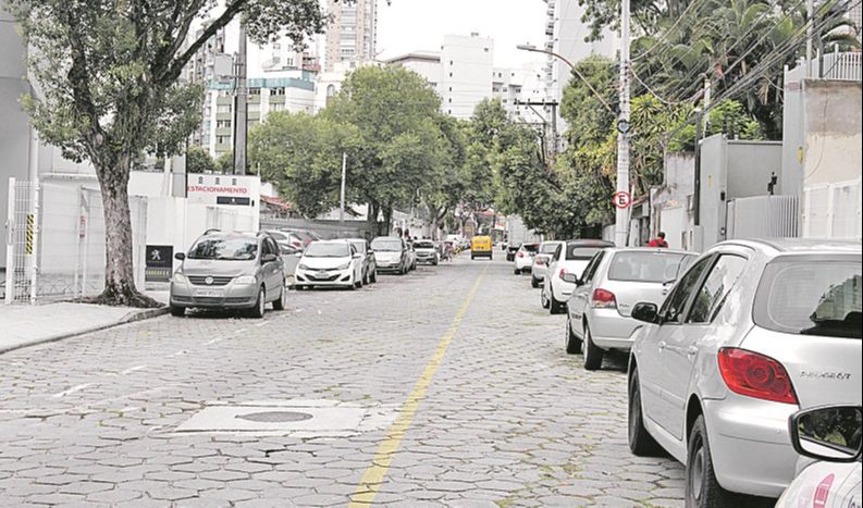 Rua Ulisses Sarmento, na Praia do Suá, em Vitória (Foto: Kadidja Fernandes/AT)