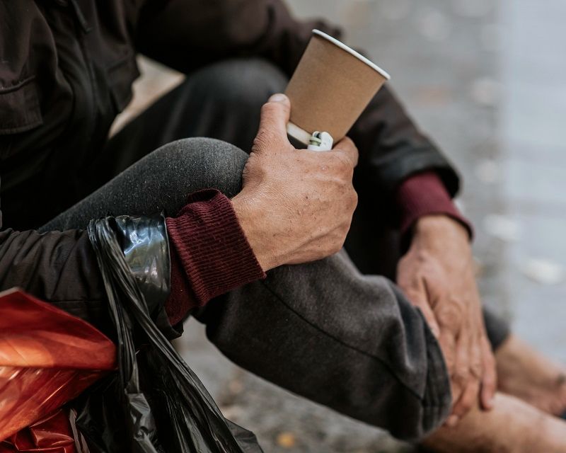 Prefeito expulsa moradores de rua e diz que não deixará "cidade virar um lixo" (Foto: Freepik)