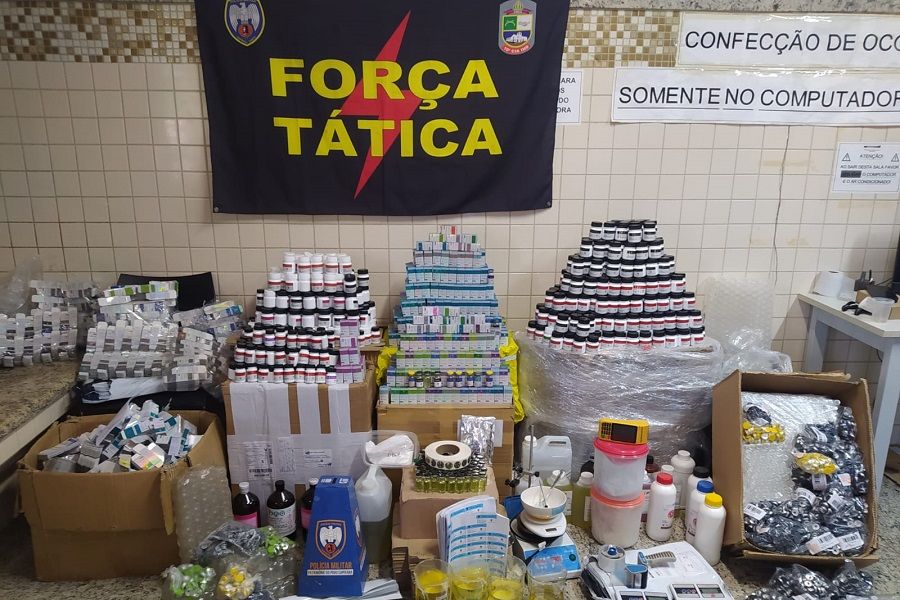 Os anabolizantes eram produzidos em um laboratório clandestino, que funcionava na casa do suspeito (Foto: Divulgação/ PMES)