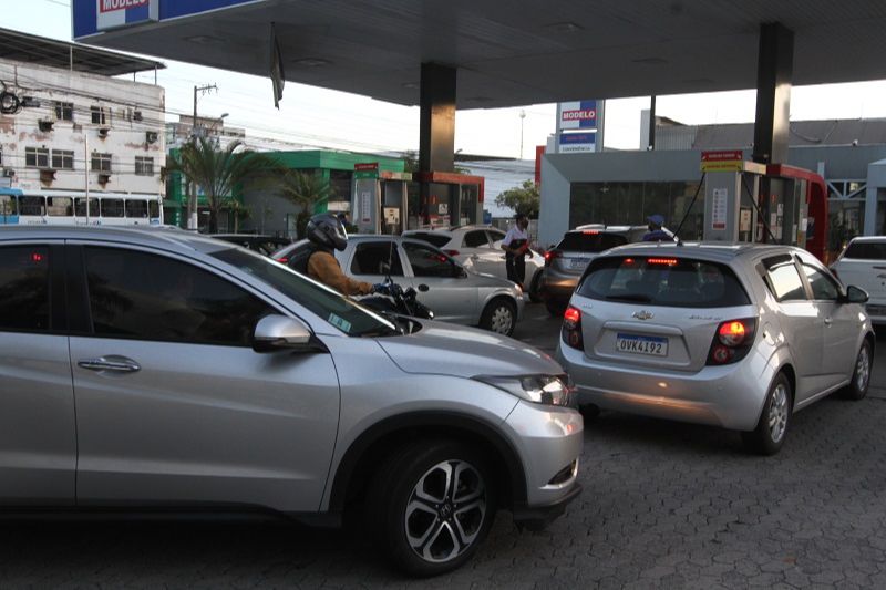 Posto em Vitória onde há problemas de abastecimento do estoque, com risco de falta de combustíveis (Foto: Antonio Moreira/ AT)