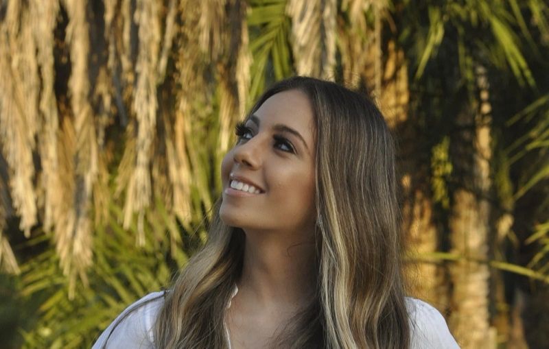 “Vi que levei conforto para as pessoas”, conta Vicky sobre canções. (Foto: Divulgação/Rosane Erudilho)