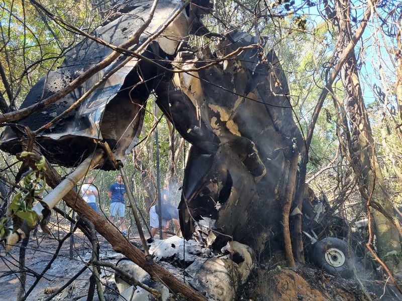A aeronave ficou completamente destruída após o acidente (Foto: Roberta Bourguignon)