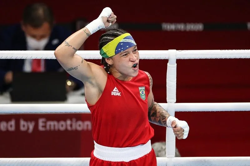 Bia Ferreira ganhou de Raykhona Kodirova, do Uzbequistão, na categoria leve (57 - 60 kg), e avançou para a semifinal