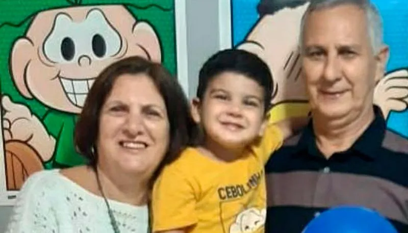 Imagem ilustrativa da imagem Corpos de avós e neto mortos em acidente na Rodovia do Sol são enterrados