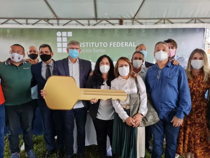 Imagem ilustrativa da imagem Ifes recebe chaves dos galpões do IBC para criar Centro de Inovações