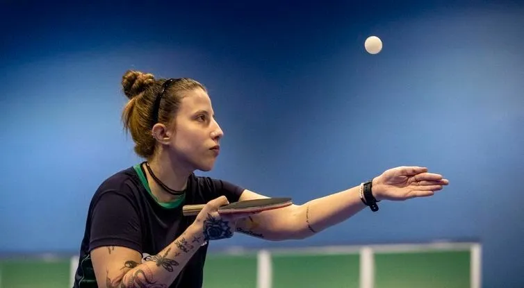 Jennyfer Parinos em treino de Tenis de Mesa no CT Paralímpico, em São Paulo