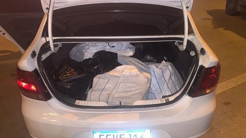 Imagem ilustrativa da imagem Homem é flagrado carregando 351 kg de maconha em carro no Estado