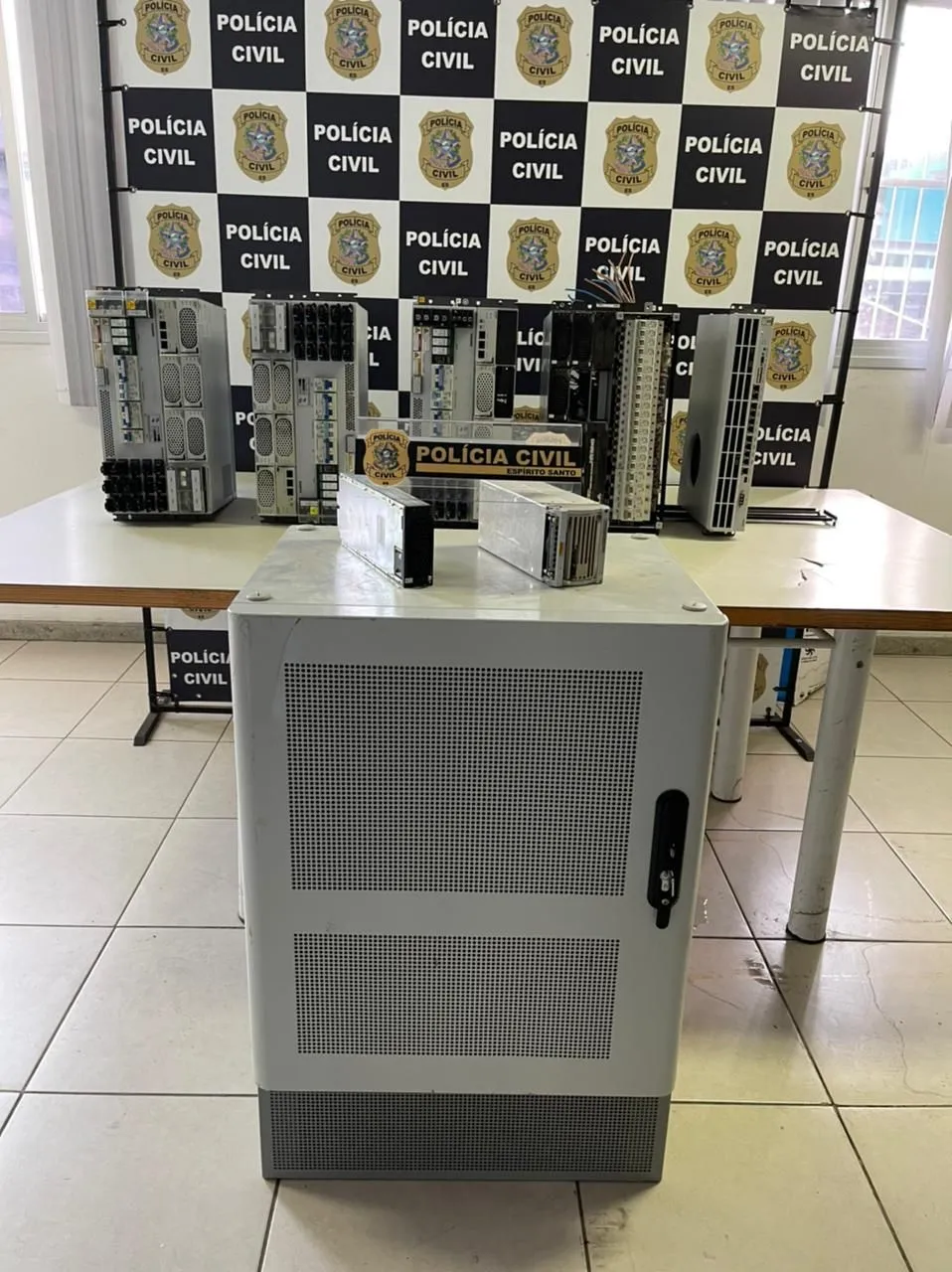 Imagem ilustrativa da imagem Roubos em torres de telefonia causam prejuízo de R$ 700 mil