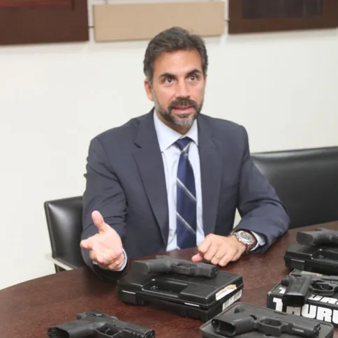 Eugênio Ricas afirmou que armas ilegais, como revólveres e pistolas, normalmente, vêm do  Paraguai. Já as armas longas, principalmente os fuzis, vêm dos Estados Unidos