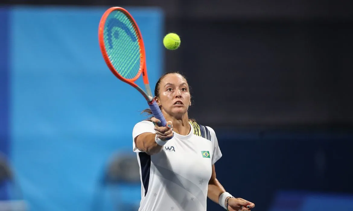 Imagem ilustrativa da imagem Tênis: Luisa Stefani alcança semi do torneio de duplas de Montreal