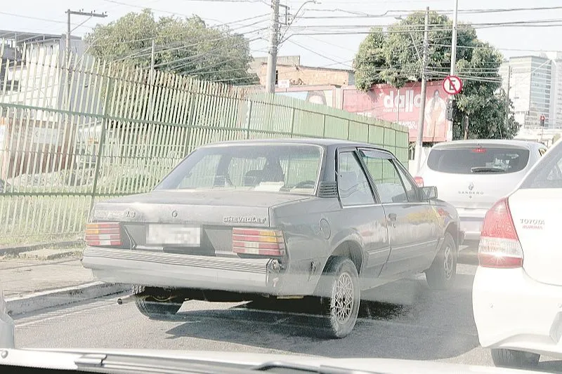 Imagem ilustrativa da imagem Carros velhos em circulação