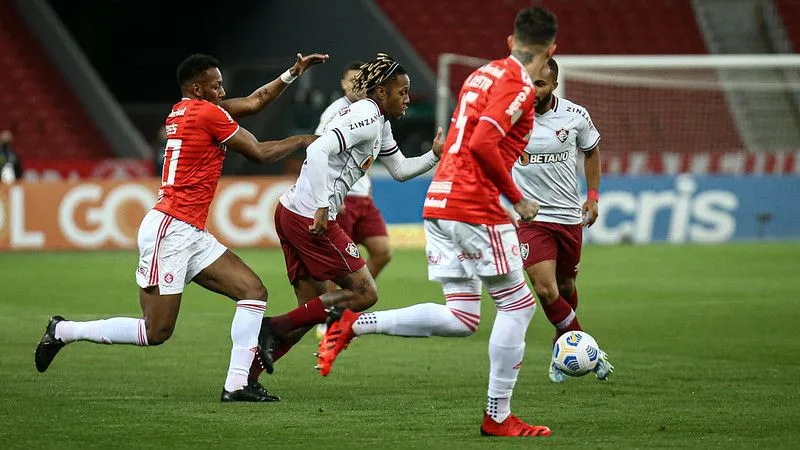 Imagem ilustrativa da imagem Internacional marca dois gols nos acréscimos e vence o Fluminense no Beira-Rio