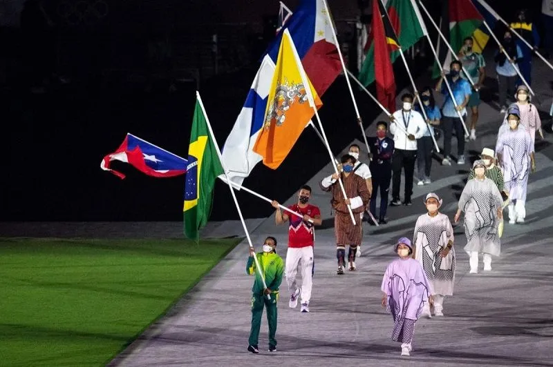 Imagem ilustrativa da imagem Olimpíadas: Com Rebeca Andrade de porta-bandeira, Brasil se despede de Tóquio