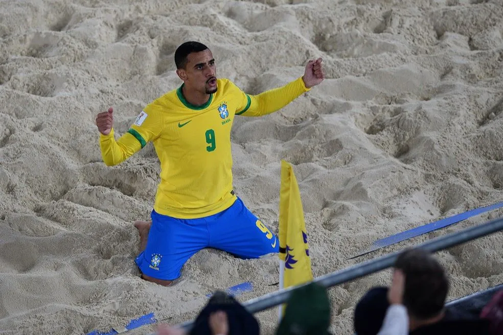 Imagem ilustrativa da imagem Brasil goleia e vai às quartas na Copa do Mundo de Futebol de Areia