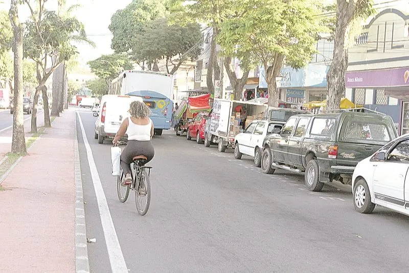 Imagem ilustrativa da imagem Ponto de ônibus bloqueado