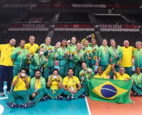 Imagem ilustrativa da imagem Seleção feminina de vôlei perde para os EUA e fica com sua 1ª prata em Olimpíadas