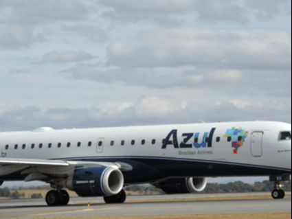 Jato da Embraer da Azul que realiza os voos Vitória/Rio (Foto: João Heringer/Tudo Viagem)