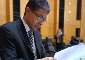 Imagem ilustrativa da imagem Onde filho chora e a mãe não vê