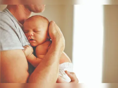 Juliam com a mulher, Julia, e Maria Júlia, de 1 ano: benefício ampliado