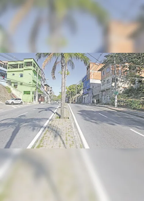 
          Imagem ilustrativa da imagem Sinal e faixa para pedestre
          