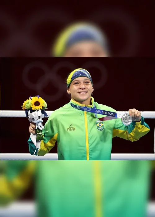 Imagem ilustrativa da imagem Bia Ferreira leva prata, mas faz história com 1ª final no boxe feminino em Olimpíadas